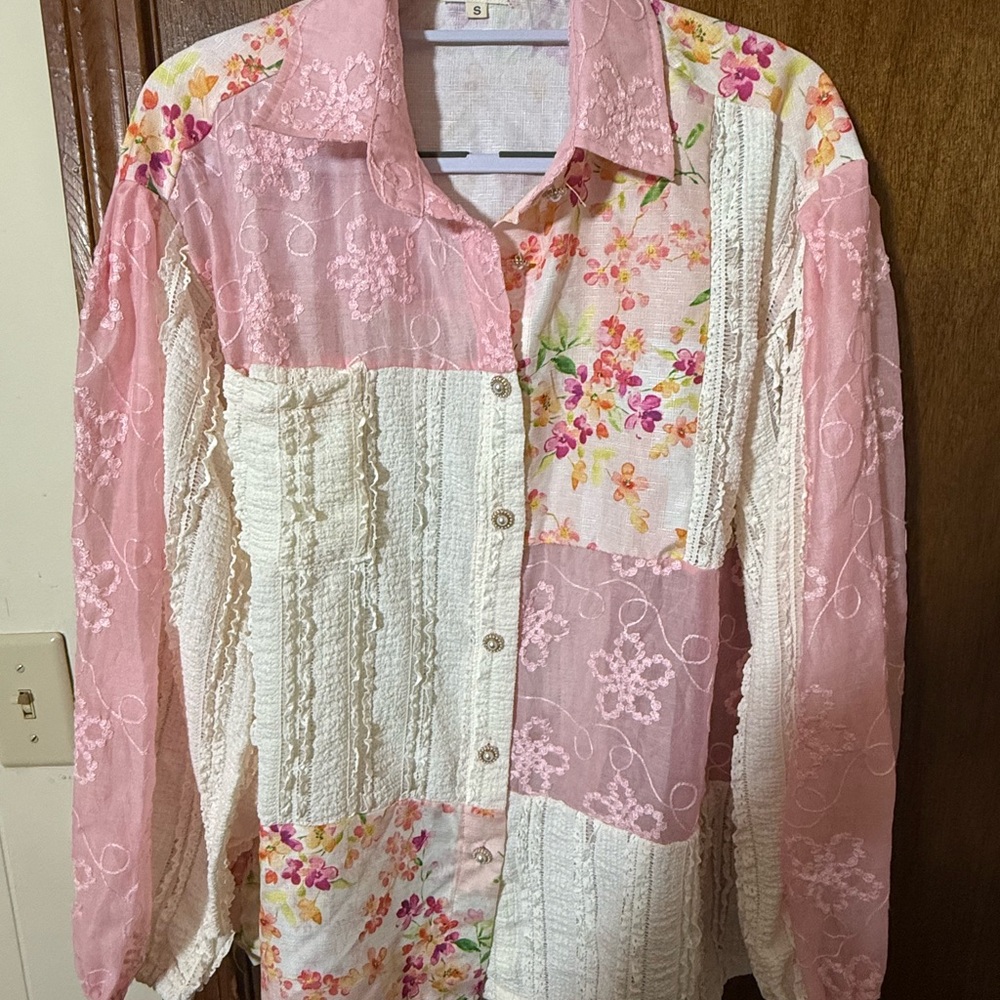 NWOT POL MIXED MEDIA PATCHWORK TOP IN PINK SIZE SM!